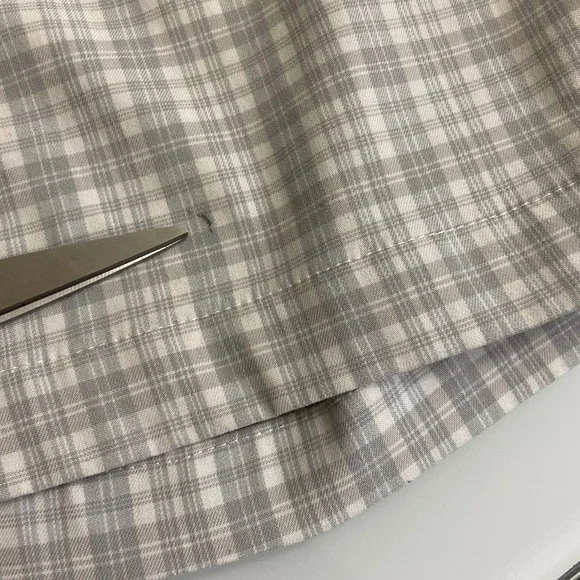 Travis Mathew Men's Gray Plaid Golf Chino Shorts Lightweight Casual Size 36 FLAW - Picture 9 of 9